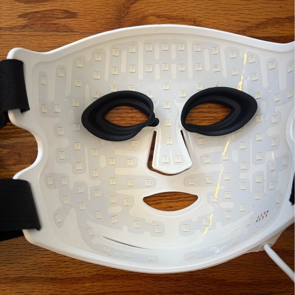 CurrentBody LED Mask Series 2 - Picture 2 of 6